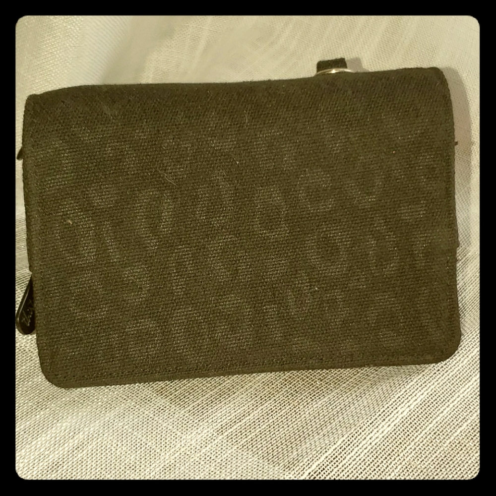 🐸 3 for 25🐸 Thirtyone wristlet black leopard